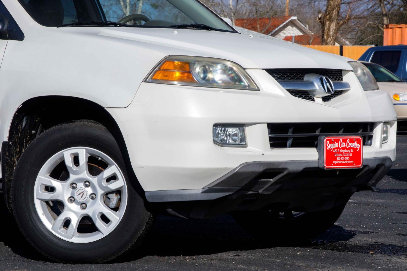 2005 WHITE ACURA MDX Touring with Navigation System (2HNYD18805H) with an 3.5L V6 SOHC 24V engine, 5-SPEED AUTOMATIC transmission, located at 420 E. Kingsbury St., Seguin, TX, 78155, (830) 401-0495, 29.581060, -97.961647 - Photo#2